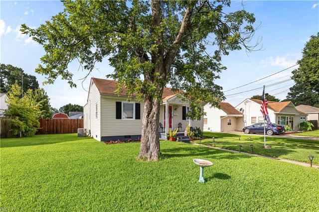 215 Castlewood RD, Portsmouth, VA 23702