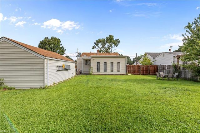215 Castlewood RD, Portsmouth, VA 23702