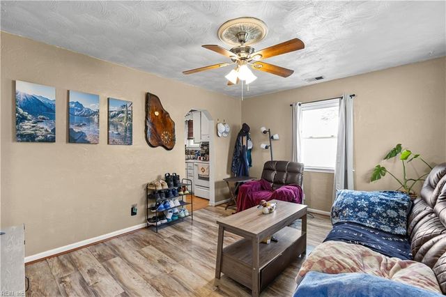 215 Castlewood RD, Portsmouth, VA 23702