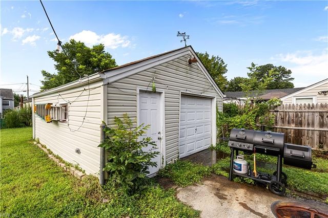 215 Castlewood RD, Portsmouth, VA 23702
