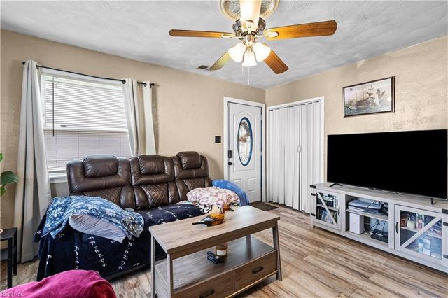 215 Castlewood RD, Portsmouth, VA 23702