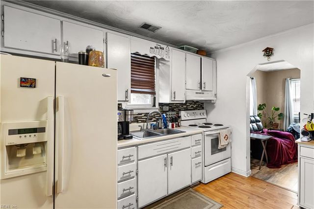215 Castlewood RD, Portsmouth, VA 23702