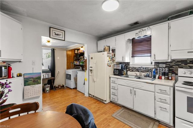 215 Castlewood RD, Portsmouth, VA 23702