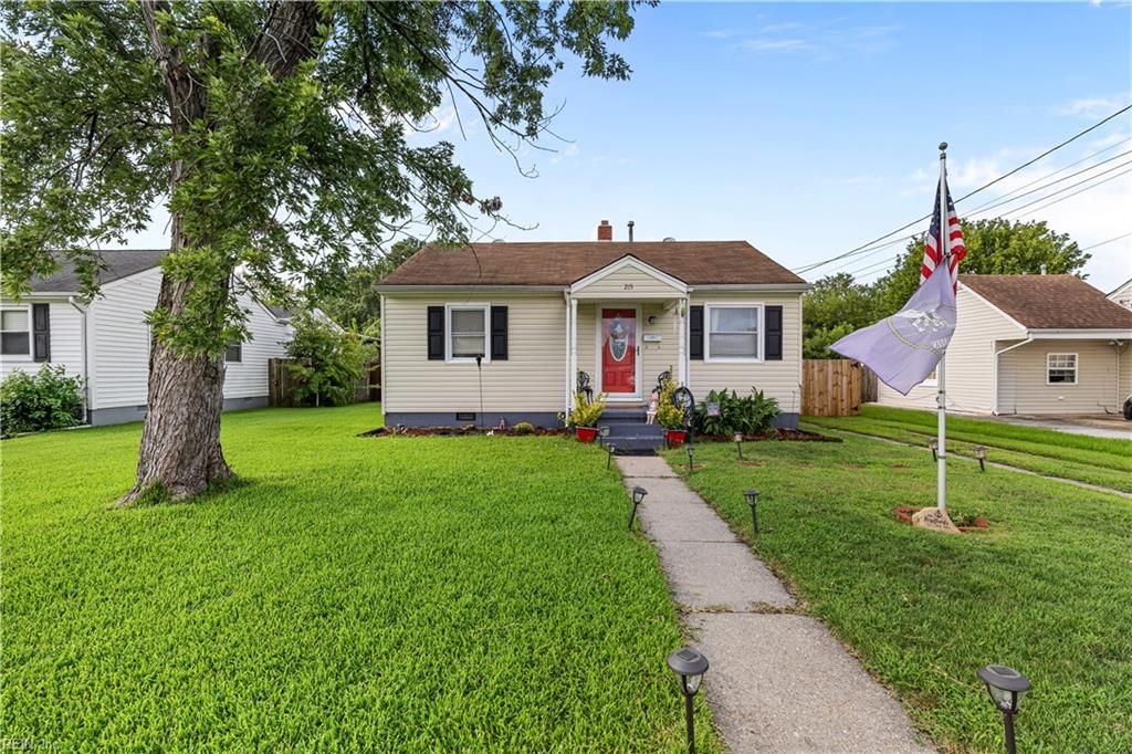 215 Castlewood RD, Portsmouth, VA 23702