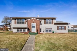 227 UNIVERSITY AVE, Pemberton, NJ 08068