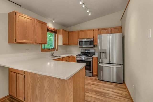 4693 Heather Ridge Road N, Oakdale, MN 55128
