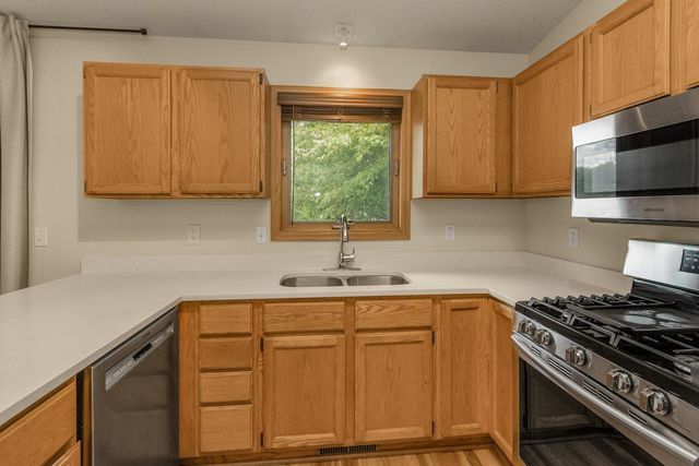 4693 Heather Ridge Road N, Oakdale, MN 55128