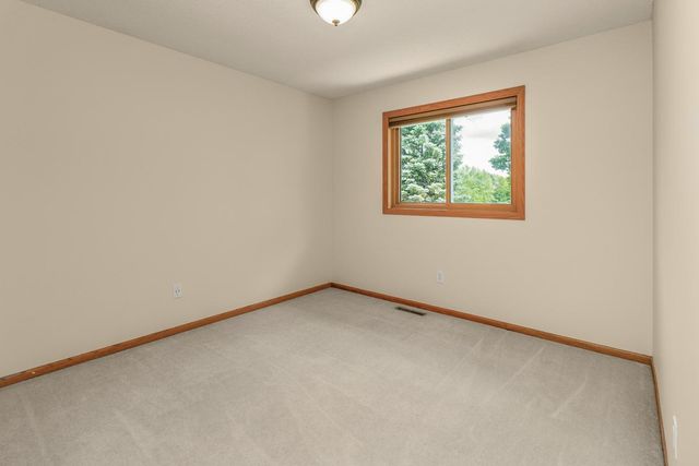 4693 Heather Ridge Road N, Oakdale, MN 55128