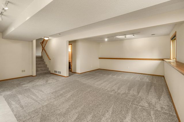 4693 Heather Ridge Road N, Oakdale, MN 55128