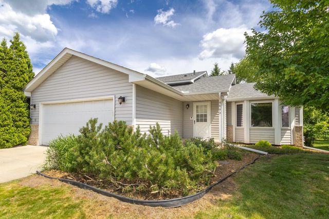 4693 Heather Ridge Road N, Oakdale, MN 55128