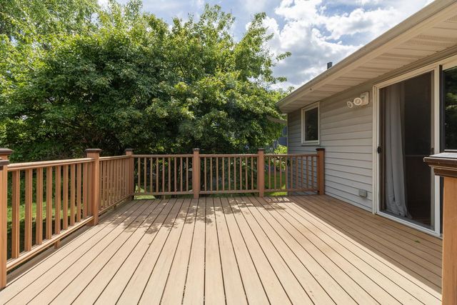 4693 Heather Ridge Road N, Oakdale, MN 55128