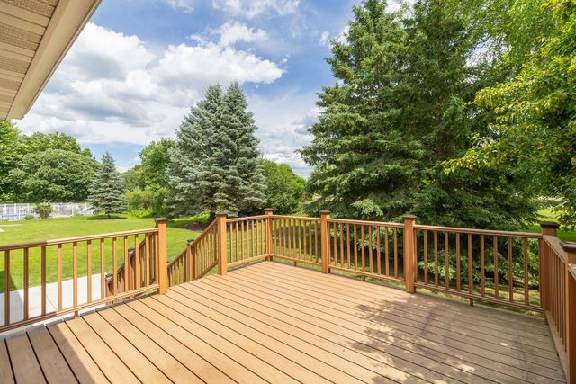4693 Heather Ridge Road N, Oakdale, MN 55128