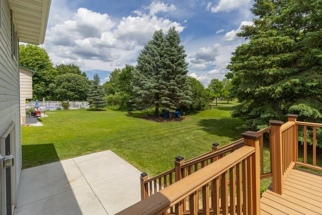 4693 Heather Ridge Road N, Oakdale, MN 55128
