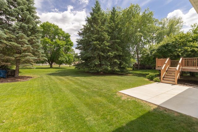 4693 Heather Ridge Road N, Oakdale, MN 55128