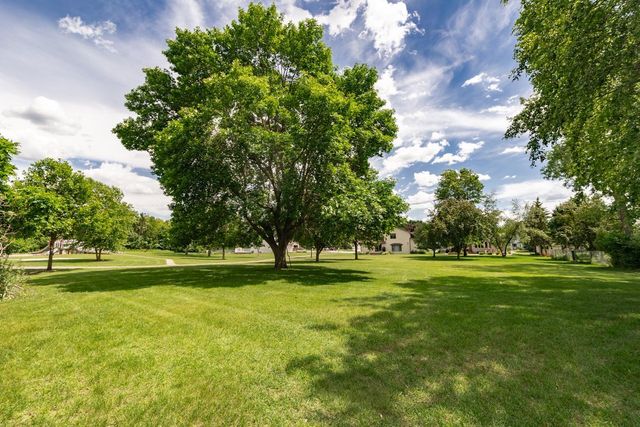 4693 Heather Ridge Road N, Oakdale, MN 55128