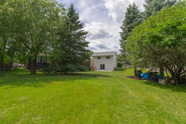 4693 Heather Ridge Road N, Oakdale, MN 55128