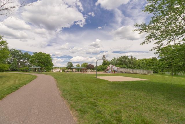 4693 Heather Ridge Road N, Oakdale, MN 55128