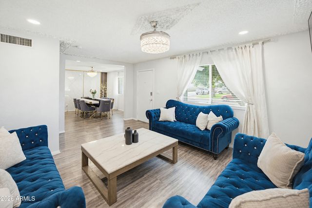 9521 N 43RD Drive, Glendale, AZ 85302