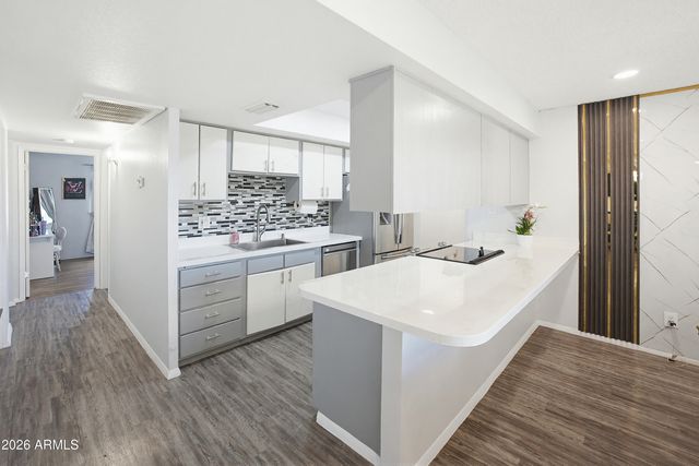 9521 N 43RD Drive, Glendale, AZ 85302