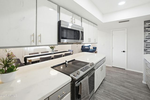 9521 N 43RD Drive, Glendale, AZ 85302