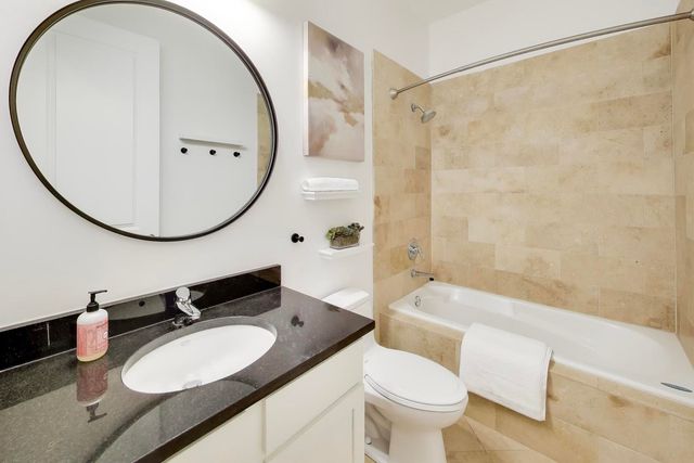 2726 W CORTEZ Street 1, Chicago, IL 60622