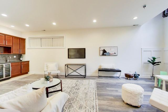 2726 W CORTEZ Street 1, Chicago, IL 60622