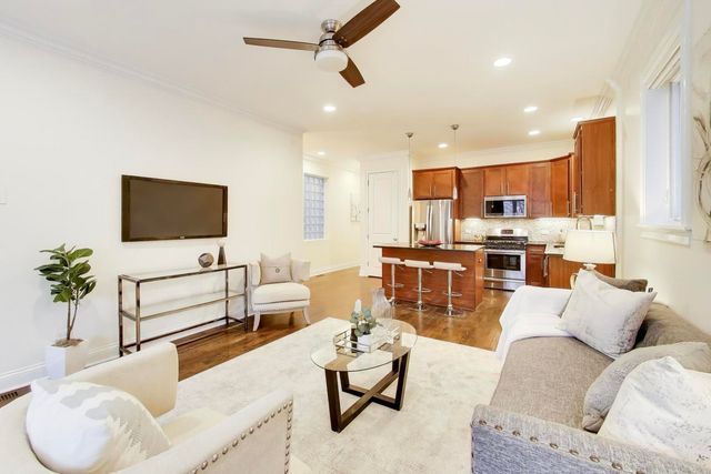 2726 W CORTEZ Street 1, Chicago, IL 60622