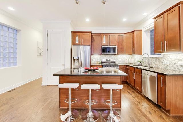 2726 W CORTEZ Street 1, Chicago, IL 60622