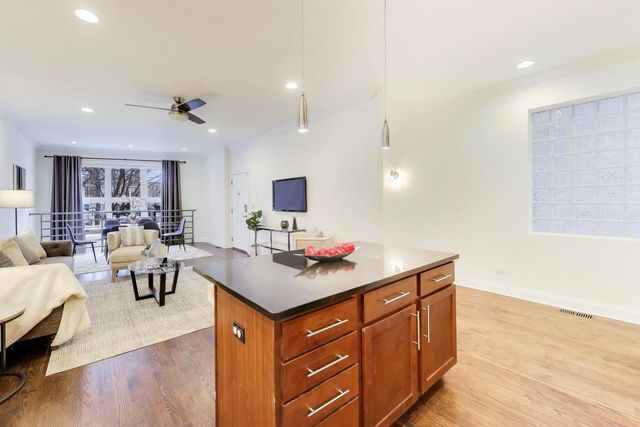 2726 W CORTEZ Street 1, Chicago, IL 60622