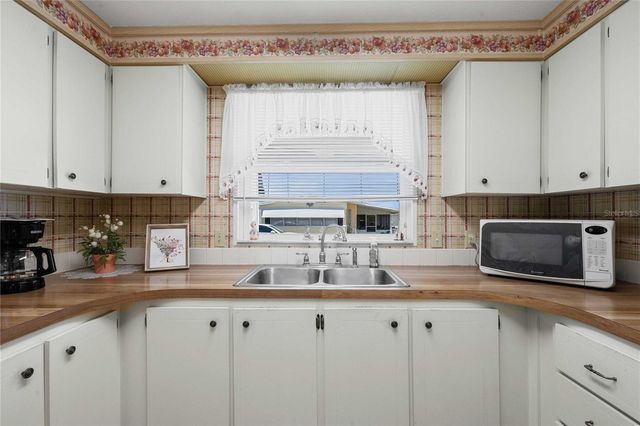 5323 SEVILLE DRIVE, Zephyrhills, FL 33541