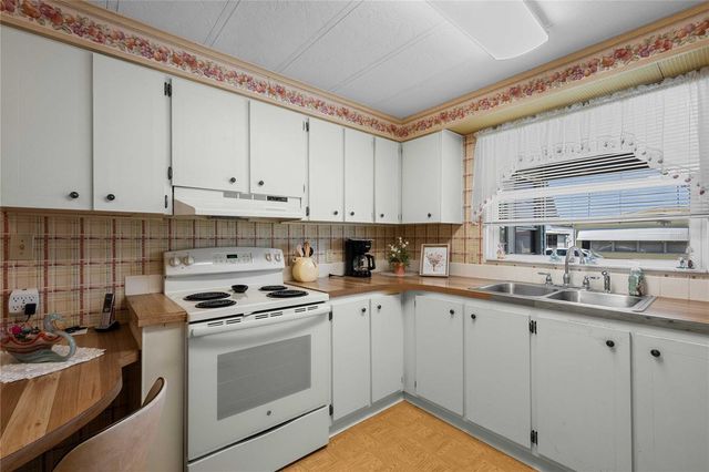 5323 SEVILLE DRIVE, Zephyrhills, FL 33541