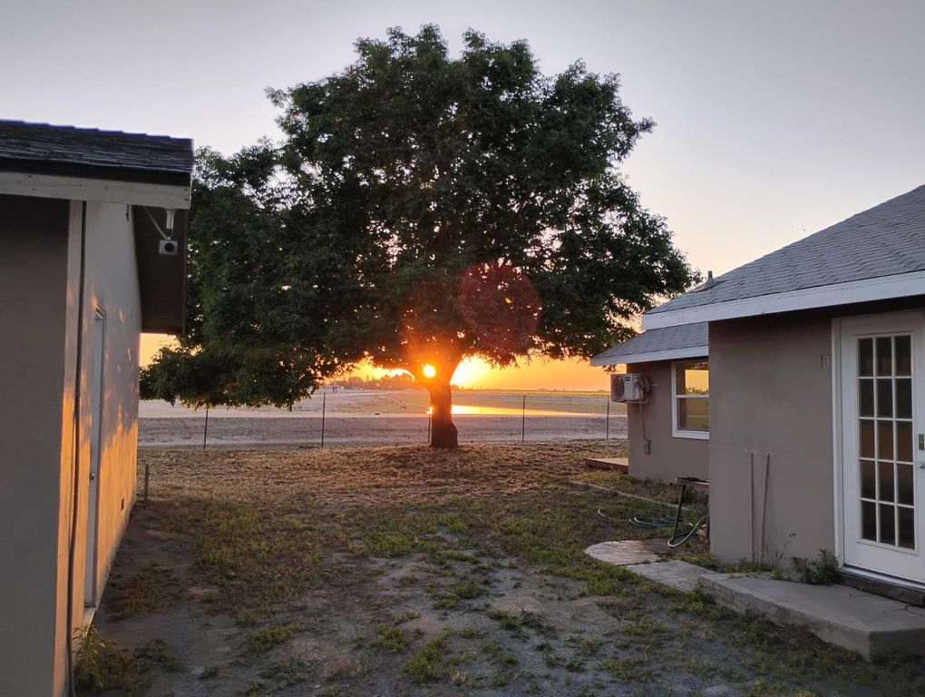 Image 11 of property listing at 2545 N Siskiyou Avenue, Kerman, CA 93630