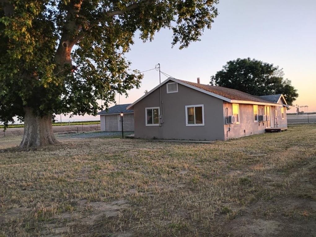 Image 12 of property listing at 2545 N Siskiyou Avenue, Kerman, CA 93630