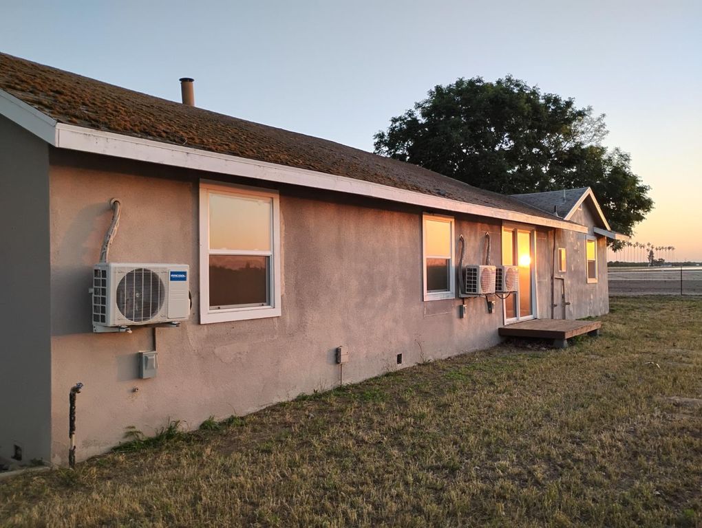 Image 15 of property listing at 2545 N Siskiyou Avenue, Kerman, CA 93630