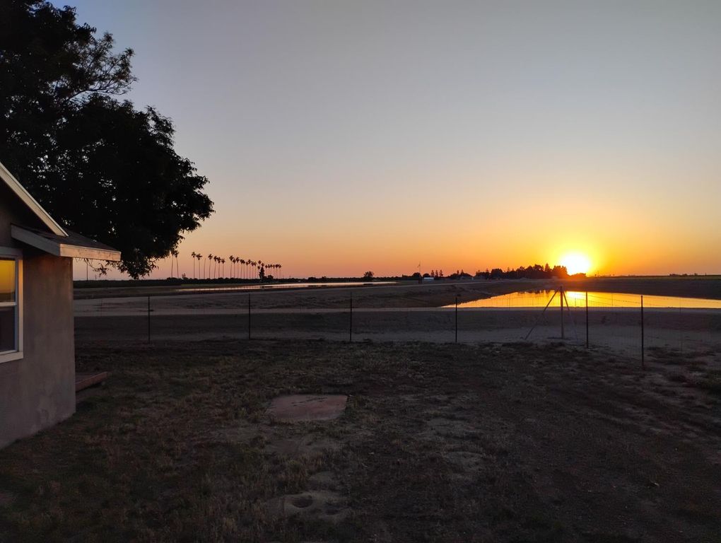 Image 16 of property listing at 2545 N Siskiyou Avenue, Kerman, CA 93630