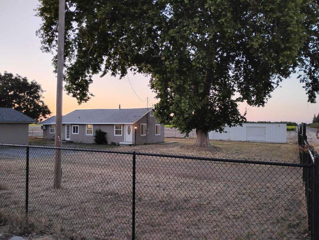 Image 17 of property listing at 2545 N Siskiyou Avenue, Kerman, CA 93630