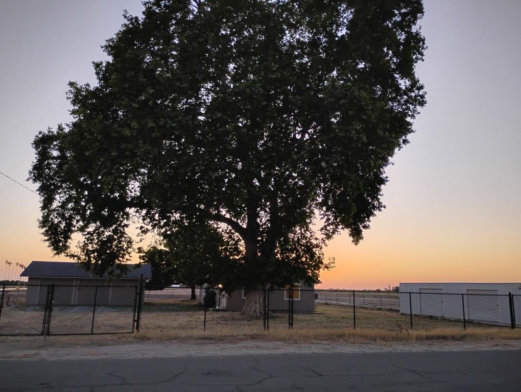 Image 19 of property listing at 2545 N Siskiyou Avenue, Kerman, CA 93630
