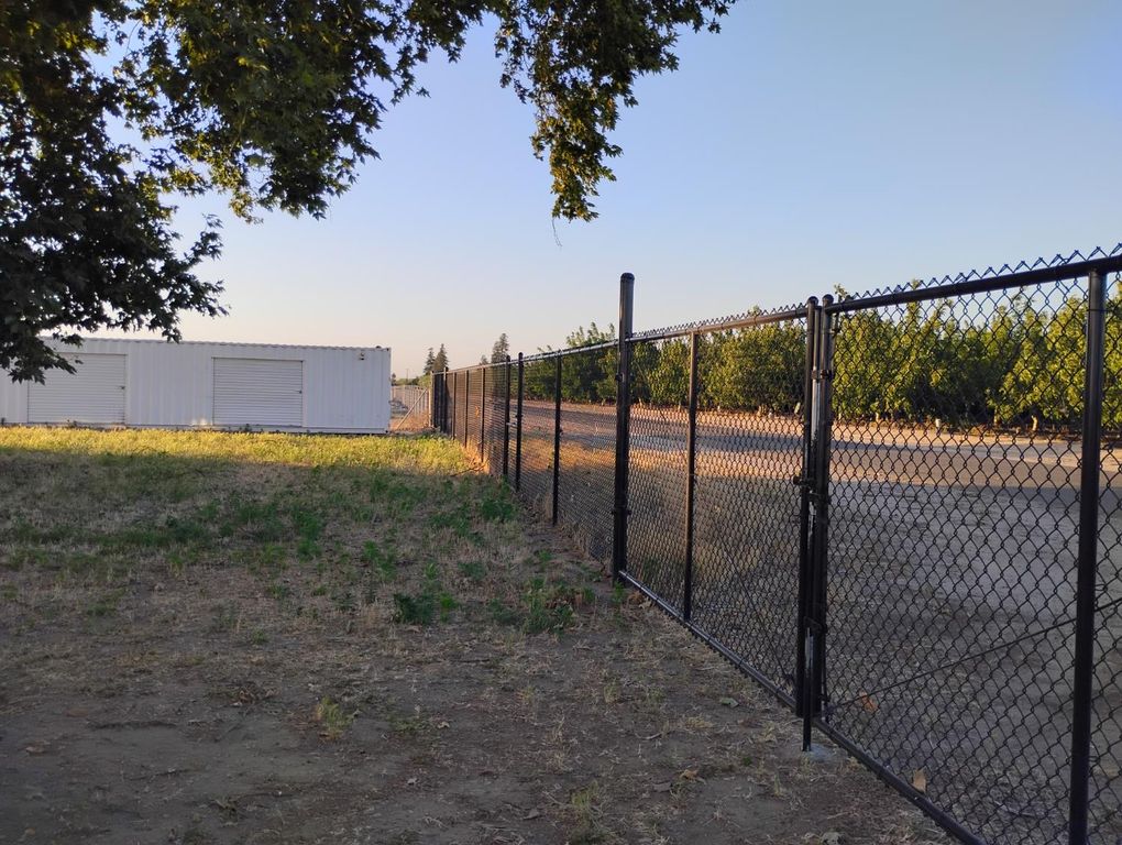 Image 33 of property listing at 2545 N Siskiyou Avenue, Kerman, CA 93630