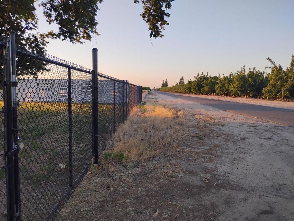 Image 36 of property listing at 2545 N Siskiyou Avenue, Kerman, CA 93630