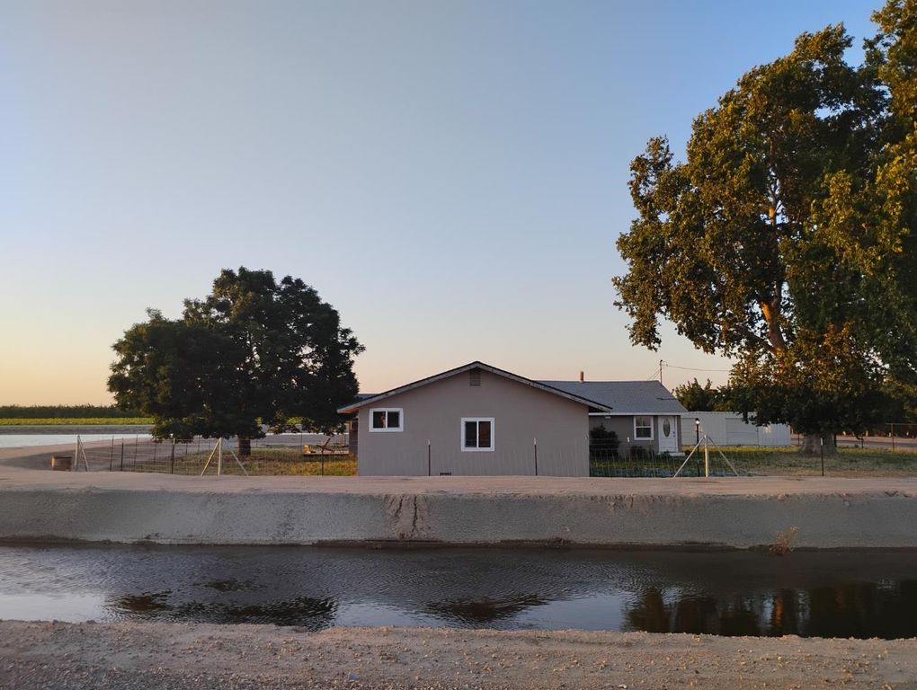 Image 37 of property listing at 2545 N Siskiyou Avenue, Kerman, CA 93630