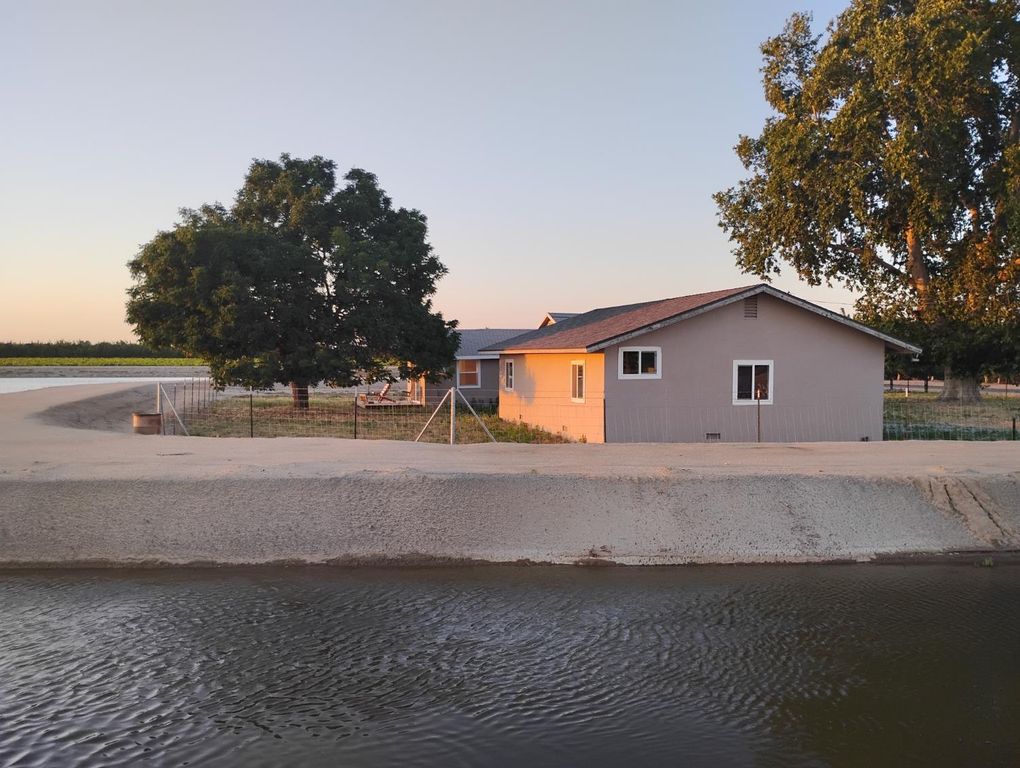 Image 38 of property listing at 2545 N Siskiyou Avenue, Kerman, CA 93630