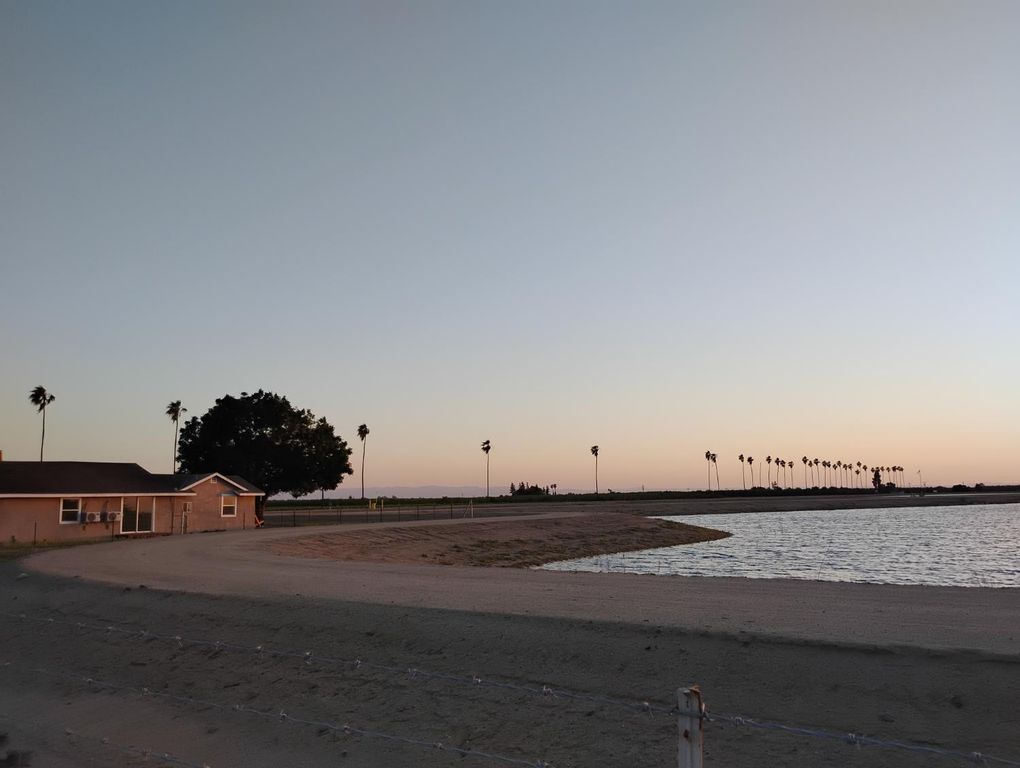 Image 39 of property listing at 2545 N Siskiyou Avenue, Kerman, CA 93630