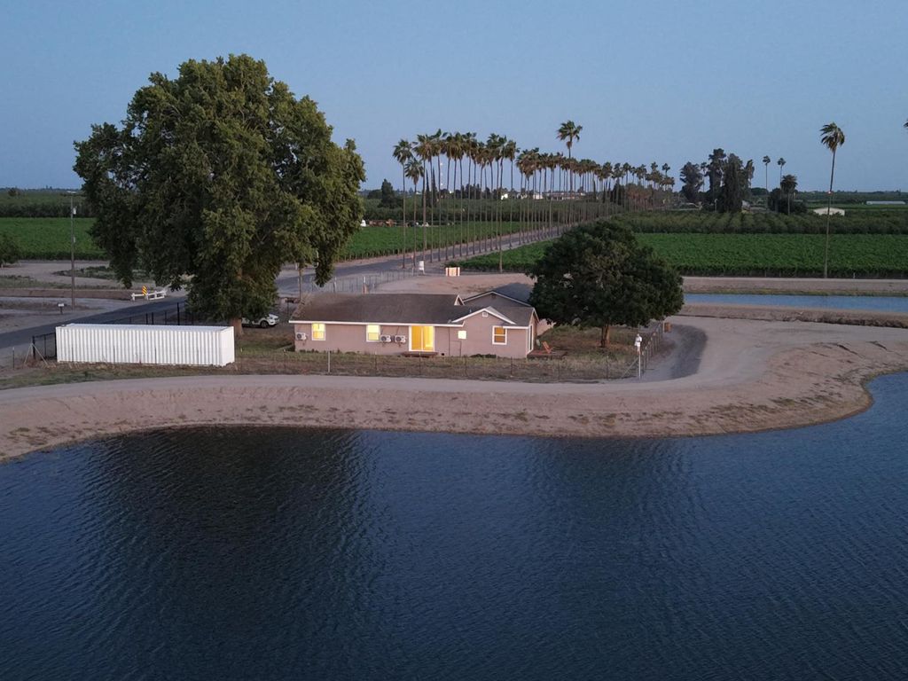 Image 4 of property listing at 2545 N Siskiyou Avenue, Kerman, CA 93630