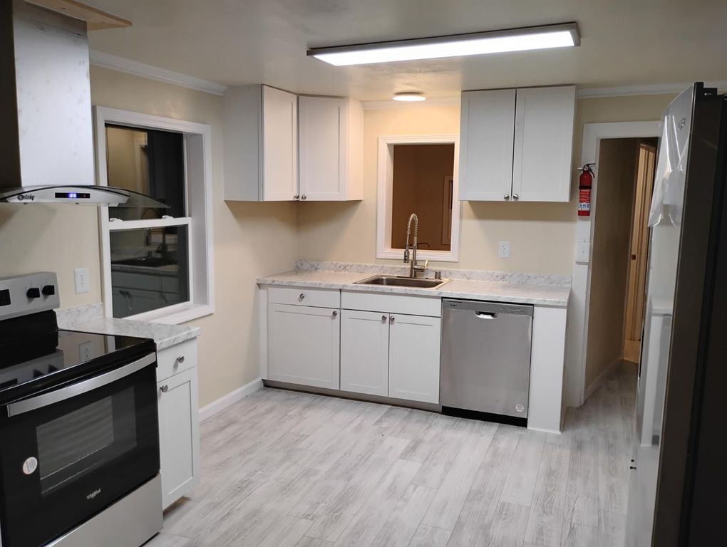 Image 43 of property listing at 2545 N Siskiyou Avenue, Kerman, CA 93630