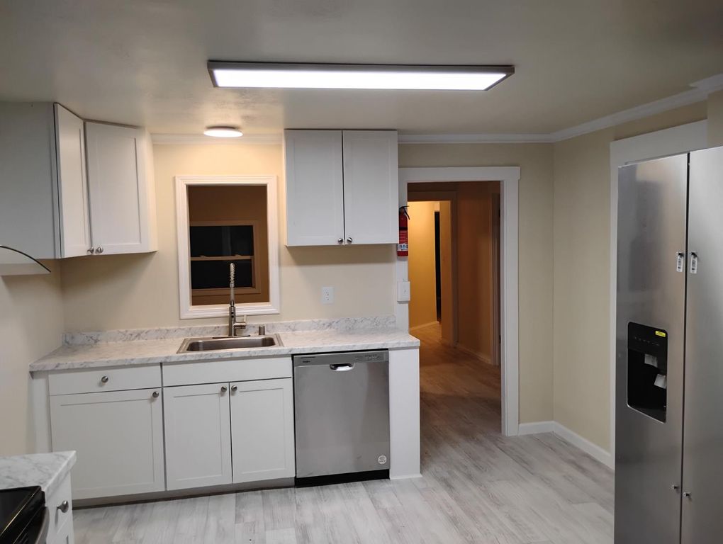 Image 50 of property listing at 2545 N Siskiyou Avenue, Kerman, CA 93630