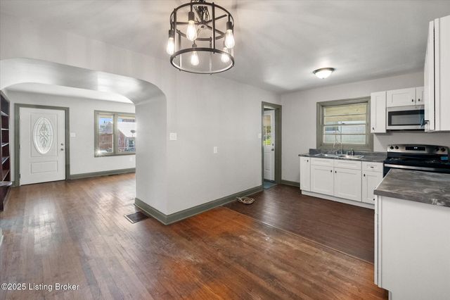 36 E College St, New Castle, KY 40050