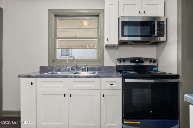 36 E College St, New Castle, KY 40050