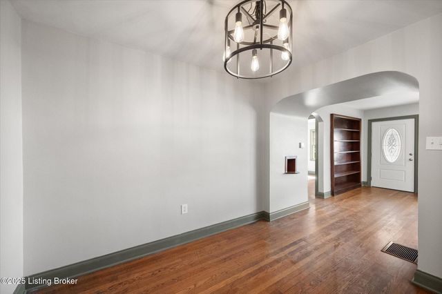 36 E College St, New Castle, KY 40050