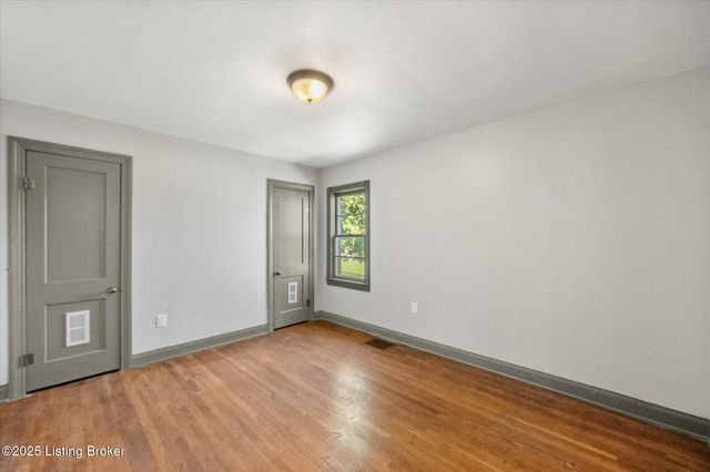 36 E College St, New Castle, KY 40050