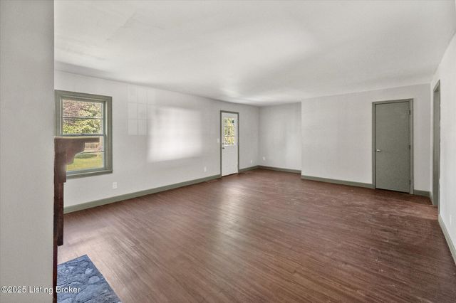 36 E College St, New Castle, KY 40050